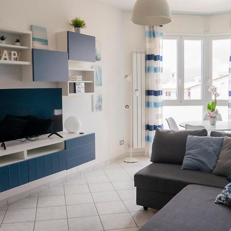 Ad Un Passo Dal Molo Con 2 Biciclette Incluse Apartment Viareggio Bagian luar foto
