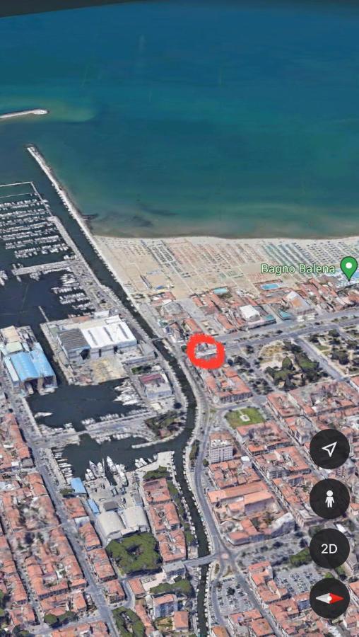 Ad Un Passo Dal Molo Con 2 Biciclette Incluse Apartment Viareggio Bagian luar foto