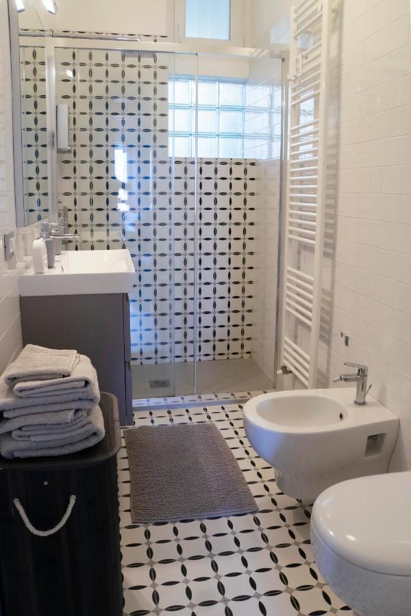 Ad Un Passo Dal Molo Con 2 Biciclette Incluse Apartment Viareggio Bagian luar foto